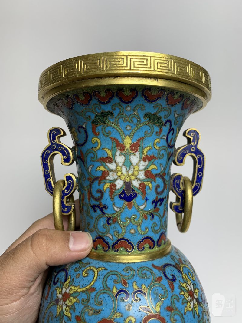 清乾隆 铜胎掐丝珐琅缠枝花卉纹环耳瓶一对 - 图14